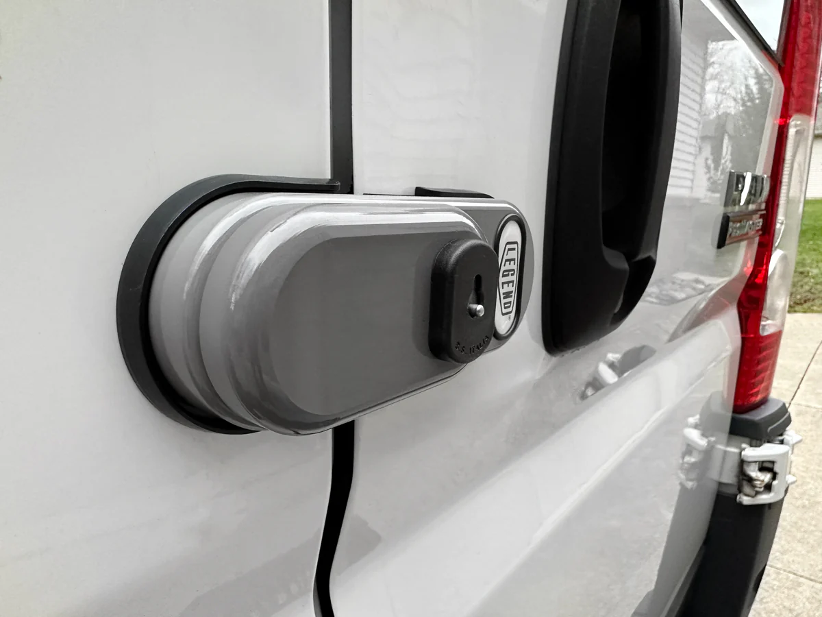 Sistemi di chiusura per furgoni: sicurezza e design per veicoli commerciali